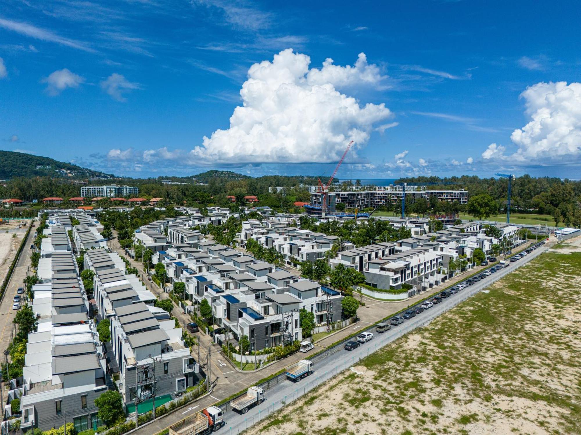 Laguna Park 的现代化5卧室泳池别墅 Phuket