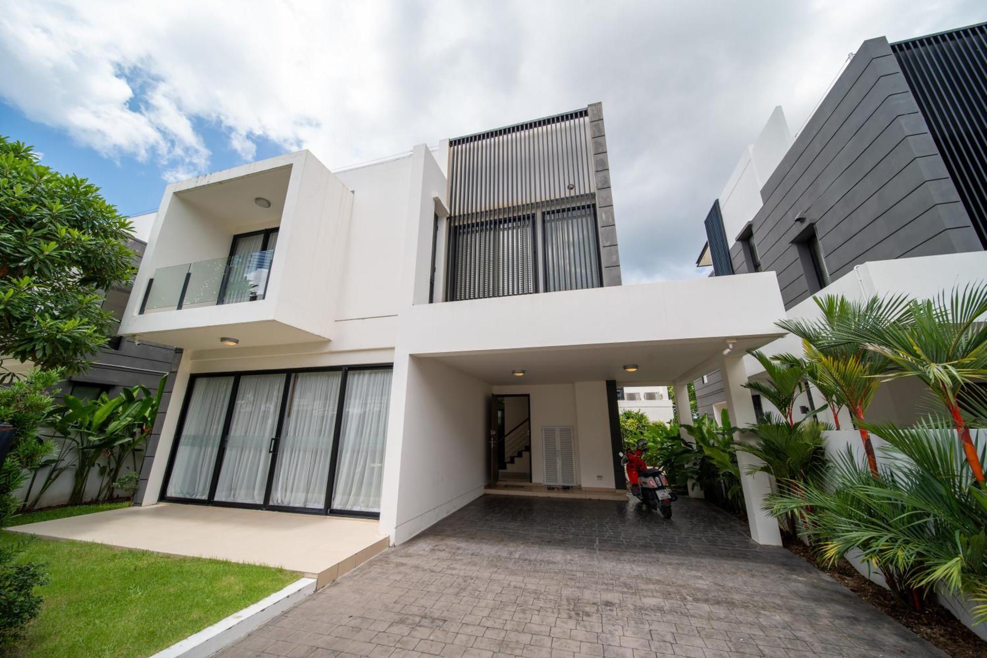 Laguna Park 的现代化5卧室泳池别墅 Villa Phuket